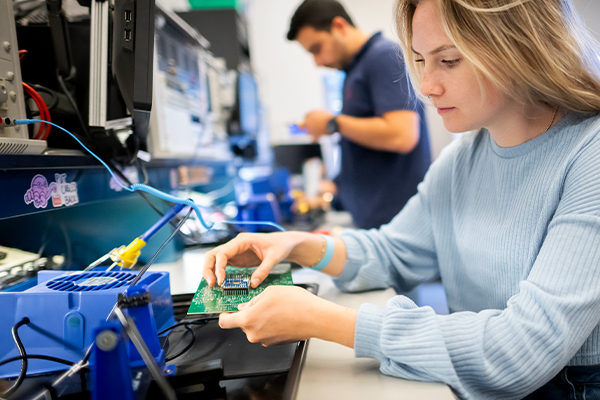 A female student from the Electrical and Systems Engineering department at Penn Engineering at a lab